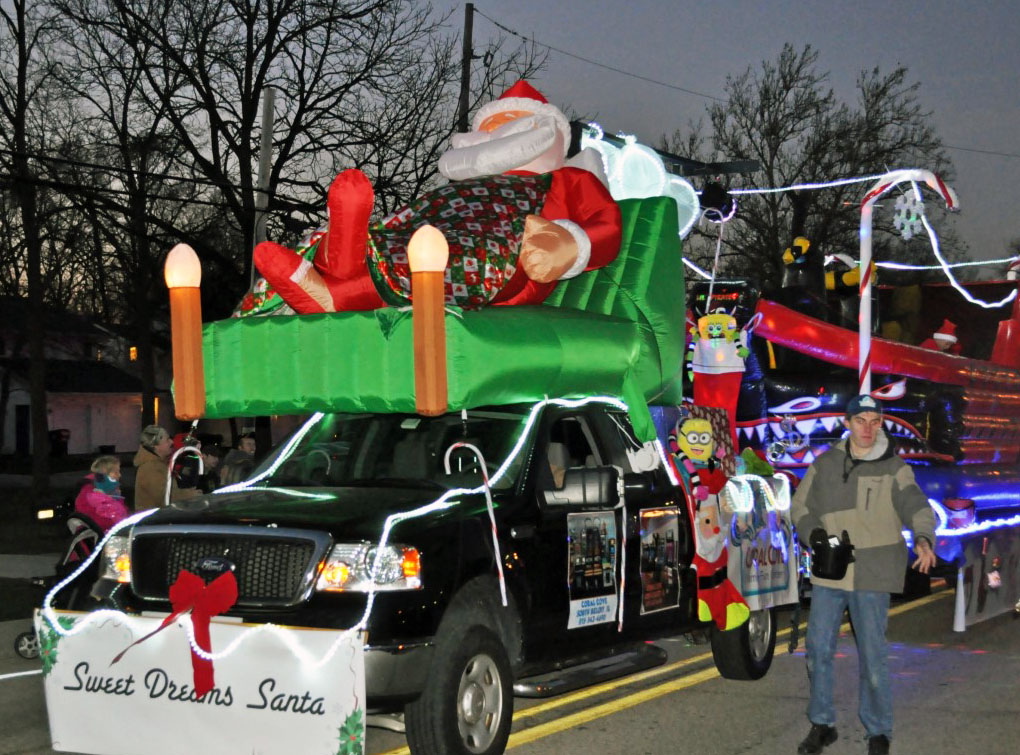 Roscoe Gets Ready for Annual Christmas Parade, Party