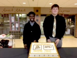 Harlem’s Dixon, Shaw sign letters to play football in college