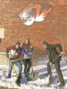 Key Clubs shoveling their way to 2018 Mission Trip to Texas