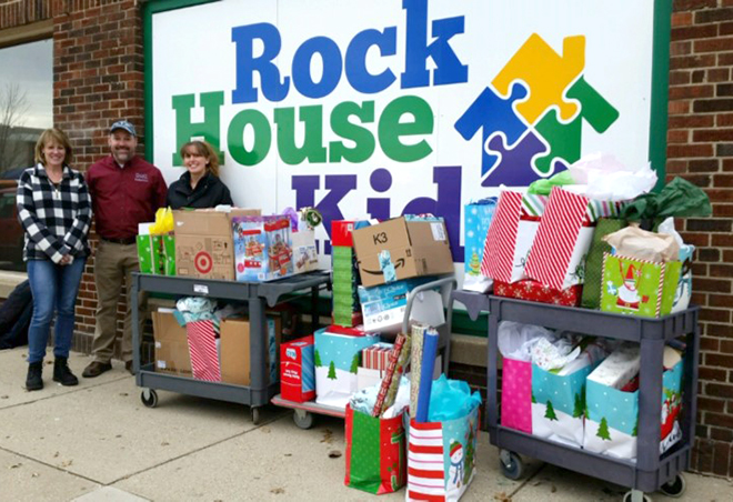 Byron Station employees donate $185,000 to community organizations through employee giving campaign; Nuclear plant workers also distributed food and children’s gifts for Christmas