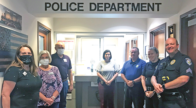 Local group shows support for area police departments