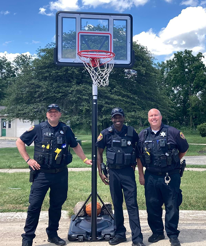 Winnebago officer donates basketball hoop